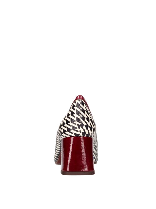 VYLANO model décolleté in leather with geometric pattern CHIE MIHARA | VYLANOBIANCO-MARRONE